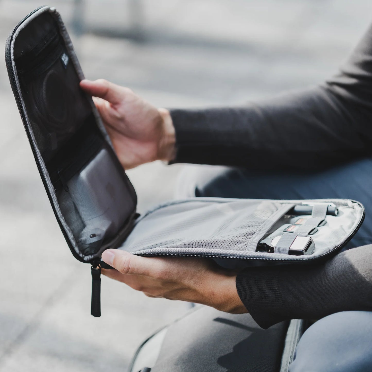 Modern Dayfarer Tech Pouch